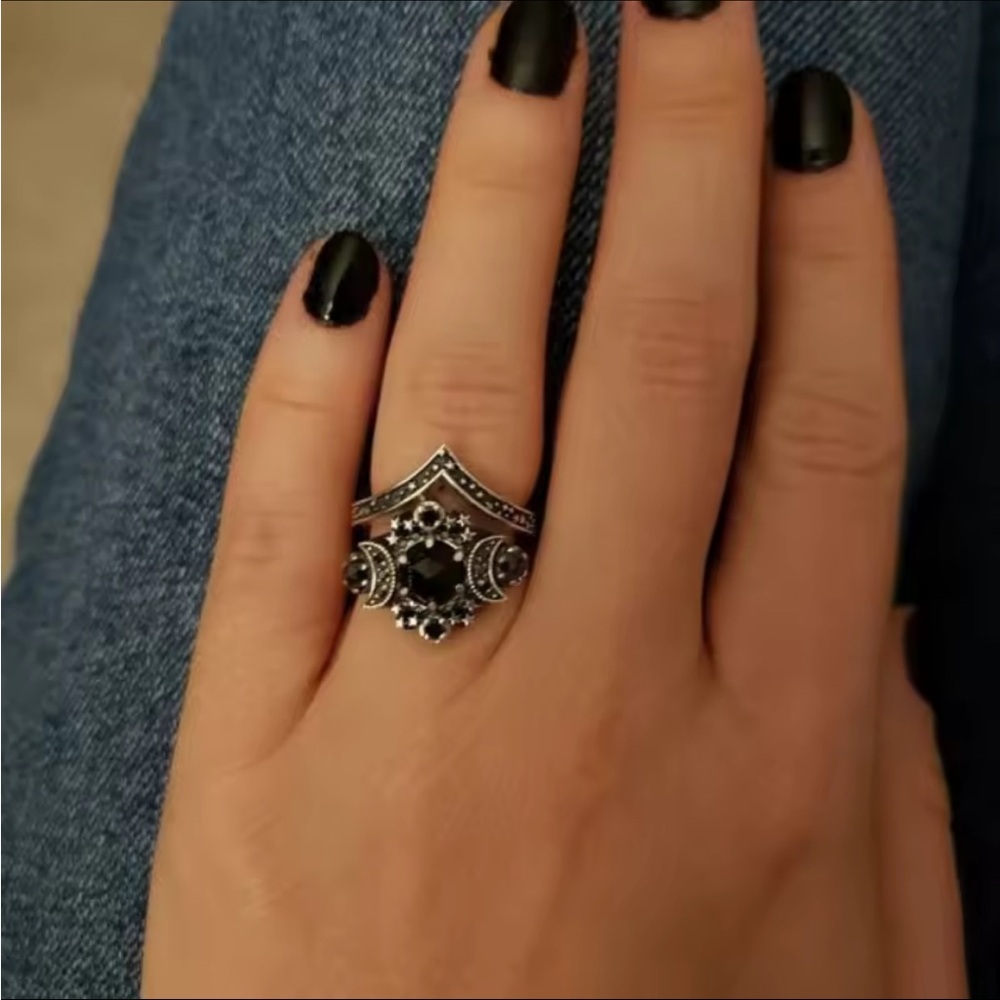 Luxury Black and Silver Women's Ring